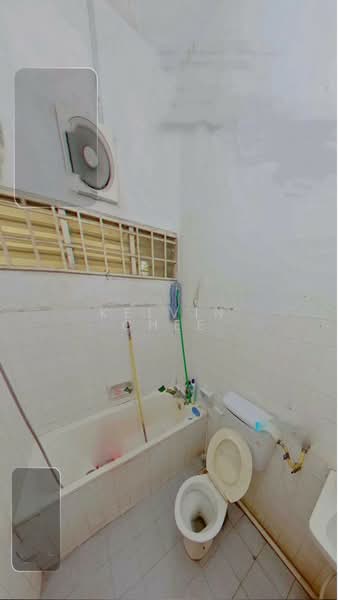 Rumah Berkembar untuk Dijual di Taman Pelangi (Johor Bahru) - Kelvin Chee - Bathroom - PropertyGuru.com.my