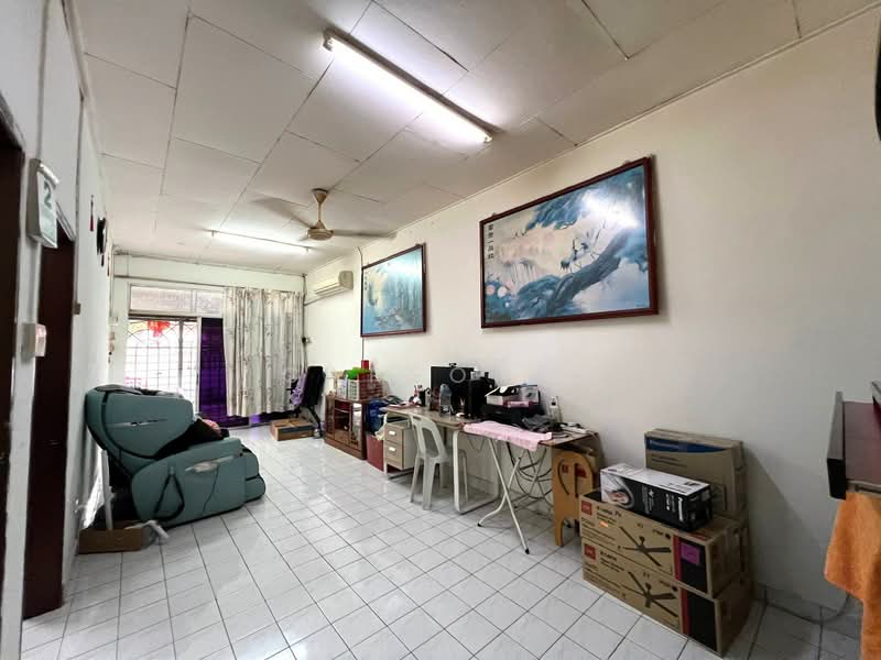 1-storey Terraced House for Sale in Taman Megah Ria (Masai) - Carson . - Living Room - PropertyGuru.com.my