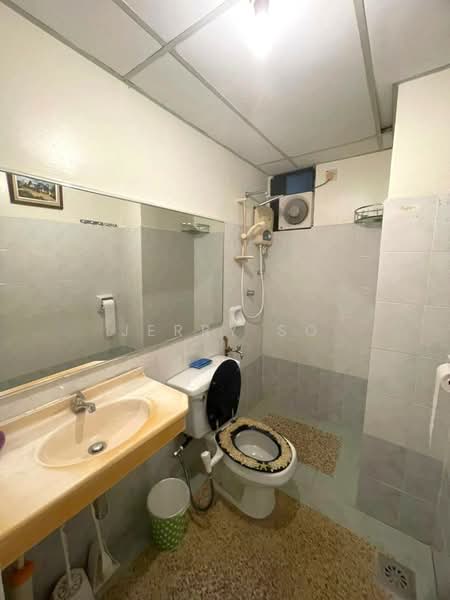 Condominium for Sale at Lakeside Tower - Jerry So - Bathroom - PropertyGuru.com.my