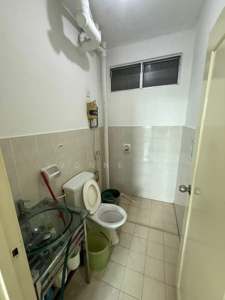 Service Residence for Sale at Lake View Suites - Yvonne Lim - Bathroom - PropertyGuru.com.my