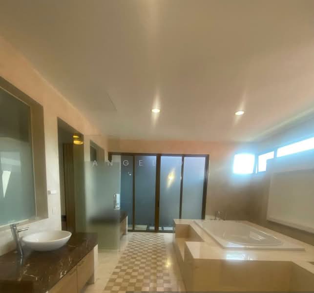 Rumah Kluster untuk Dijual di Duta Tropika (Batu) - Angel Ooi - Bathroom - PropertyGuru.com.my
