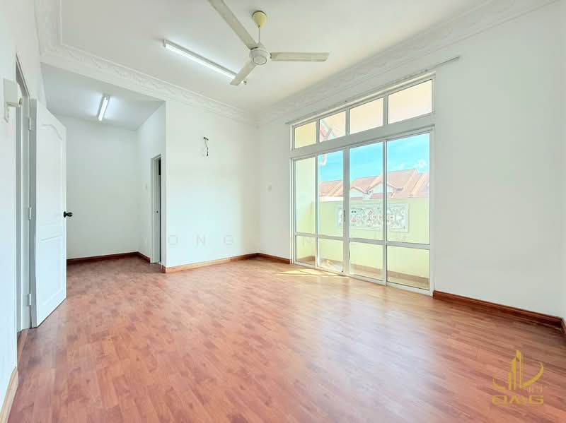 Rumah Teres 3 Tingkat untuk Dijual di Setia Alam ( Anjung Sari) (Setia Alam) - Yongsen Lim - Living Room - PropertyGuru.com.my
