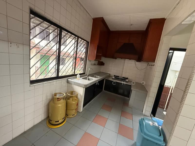 2-storey Terraced House for Rent in Taman Bukit Mewah (Tampoi) - Cecelia Choo - Kitchen - PropertyGuru.com.my