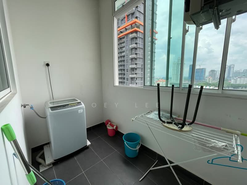 Servis Apartment untuk Dijual di Skysuites @ Meldrum Hills - Zoey Lee - Balcony - PropertyGuru.com.my