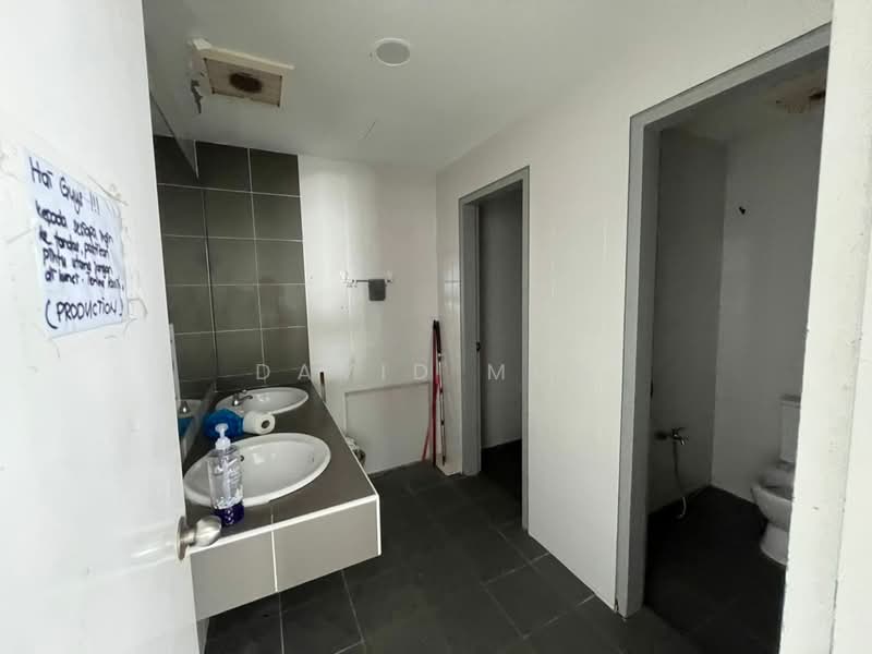 Semi-D Factory for Rent in Bandar Bukit Raja (Klang) - David Mun - Bathroom - PropertyGuru.com.my
