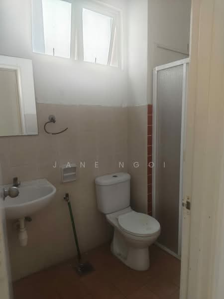 Pangsapuri untuk Dijual di Pulai View - Jane Ngoi - Bathroom - PropertyGuru.com.my