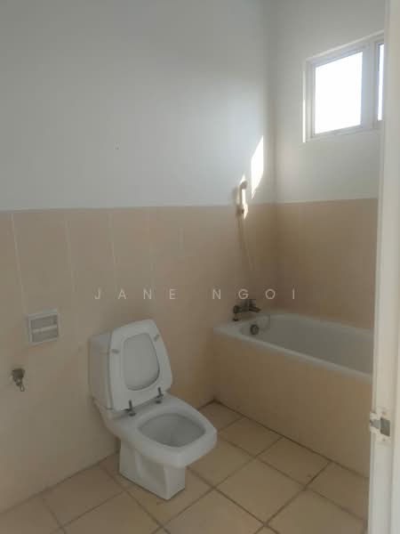 Pangsapuri untuk Dijual di Pulai View - Jane Ngoi - Bathroom - PropertyGuru.com.my