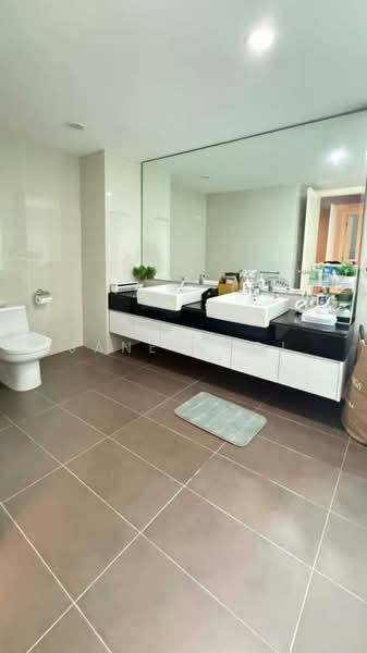 Condominium for Sale at The Straits View Condominium - Jane Ngoi - Bathroom - PropertyGuru.com.my