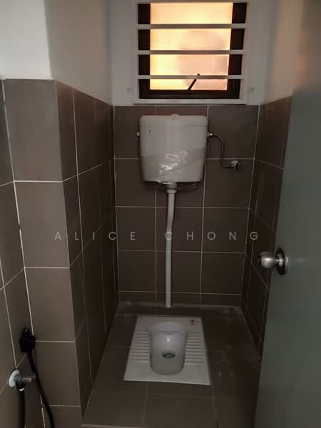 Kedai / Pejabat untuk Dijual di Bandar Country Homes (Rawang) - Alice Chong - Bathroom - PropertyGuru.com.my