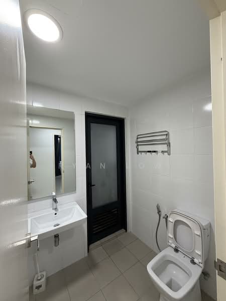 Servis Apartment untuk Dijual di Parc 3 - Ryan Low - Bathroom - PropertyGuru.com.my