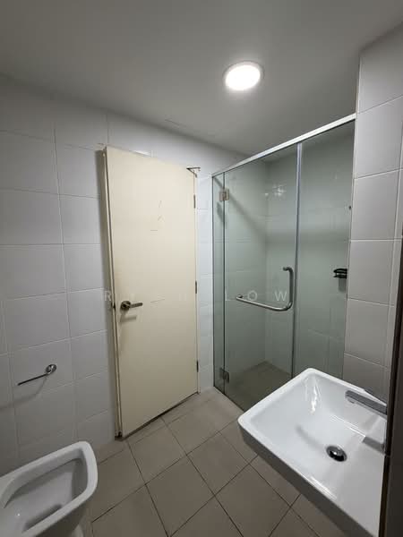 Servis Apartment untuk Dijual di Parc 3 - Ryan Low - Bathroom - PropertyGuru.com.my