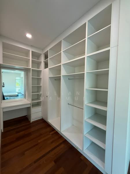 Semi-Detached House for Sale in Presint 11 (Putrajaya) - Juliana Mahmud - Walk-in-wardrobe - PropertyGuru.com.my