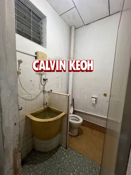 1-storey Terraced House for Sale in Taman Iping (Batu Maung) - Calvin Keoh - Bathroom - PropertyGuru.com.my