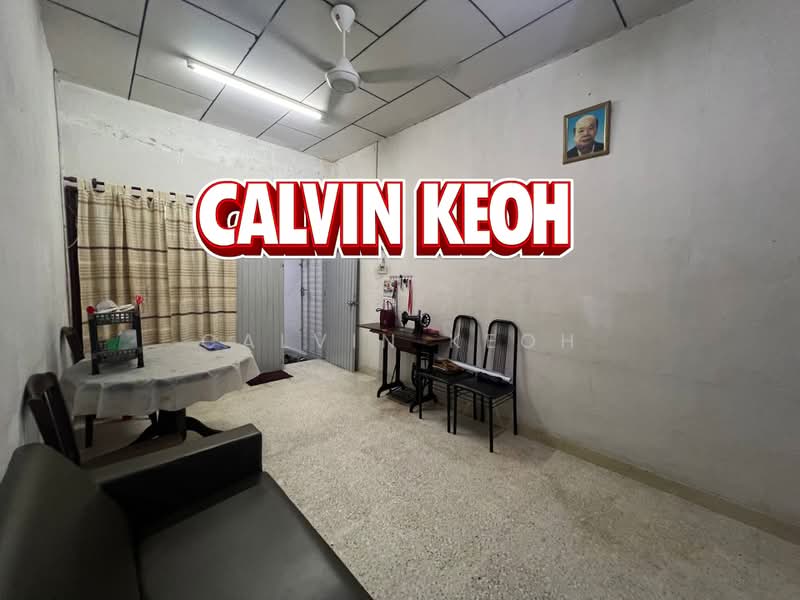 1-storey Terraced House for Sale in Taman Iping (Batu Maung) - Calvin Keoh - Living Room - PropertyGuru.com.my