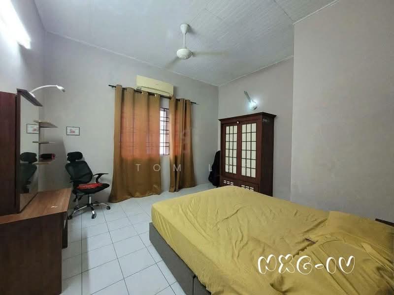 Semi-Detached House for Sale in Taman Mesra (Klang) - Tom Lee - Bedroom - PropertyGuru.com.my
