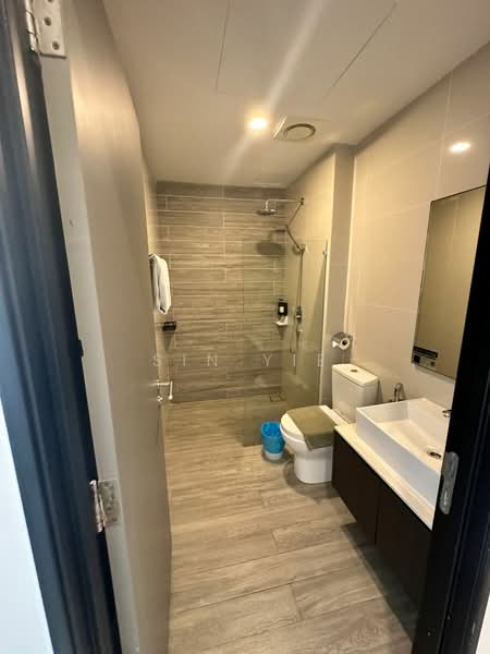 Servis Apartment untuk Disewa di Ramada Suites @ The Straits - Sin Yie - Bathroom - PropertyGuru.com.my
