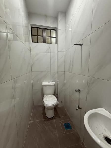 Rumah Teres 1.5 Tingkat untuk Dijual di Taman Perling (Perling) - Melinda Ee - Bathroom - PropertyGuru.com.my