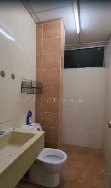 Kondominium untuk Dijual di Residensi PV18 - JK Leong - Bathroom - PropertyGuru.com.my