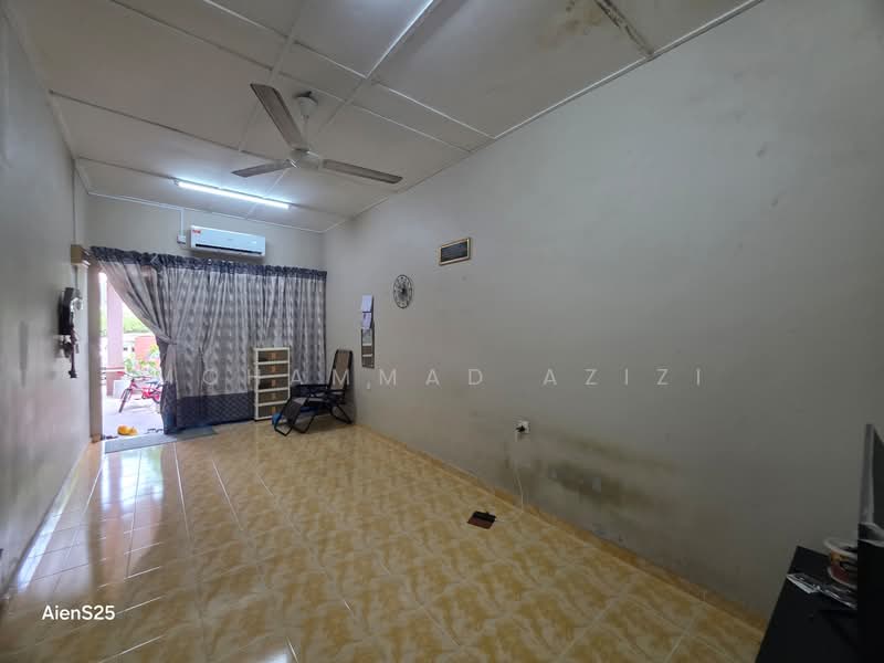 Terraced House for Sale in Taman Balok Perdana (Sungai Karang) - Mohammad Azizi - Living Room - PropertyGuru.com.my