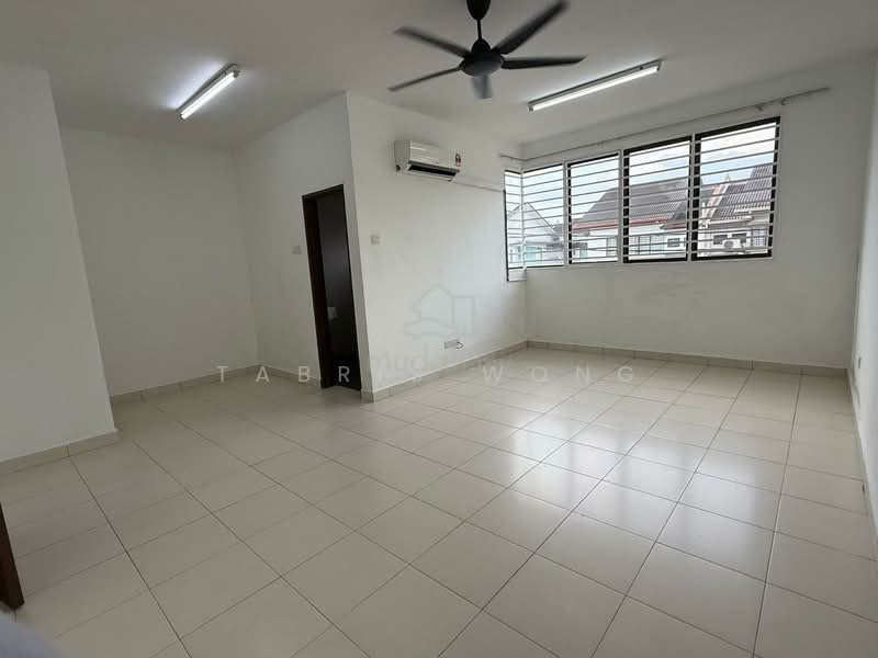 Rumah Teres 2 Tingkat untuk Dijual di Bandar Puteri (Klang) - Tabris Wong - Living Room - PropertyGuru.com.my