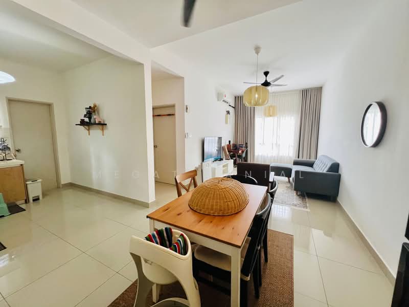 Rumah Bandar untuk Dijual di Bandar Tasik Kesuma (Beranang) - Megat Danial - Living Room - PropertyGuru.com.my