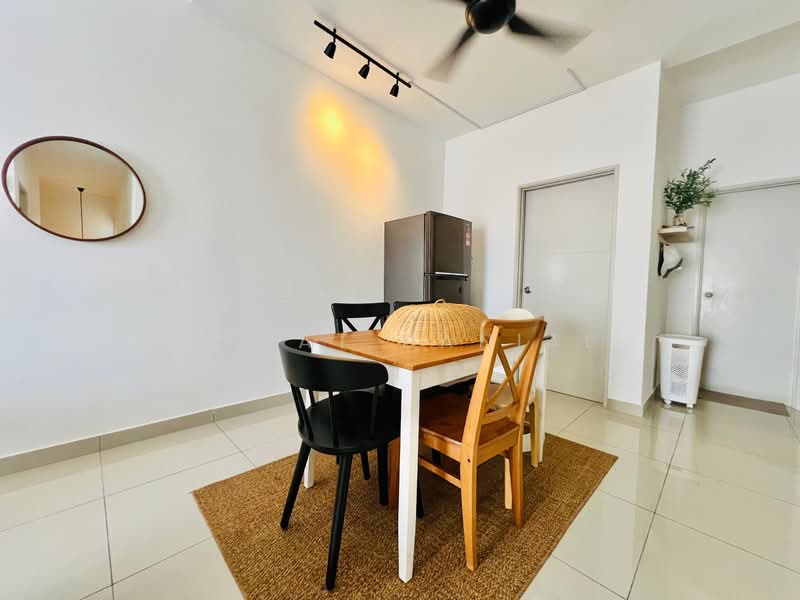 Rumah Bandar untuk Dijual di Bandar Tasik Kesuma (Beranang) - Megat Danial - Dining Room - PropertyGuru.com.my