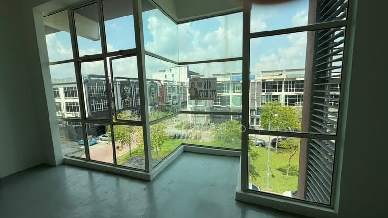 Shop for Rent in Taman Tampoi Indah (Tampoi) - Jane Ngoi - Balcony - PropertyGuru.com.my