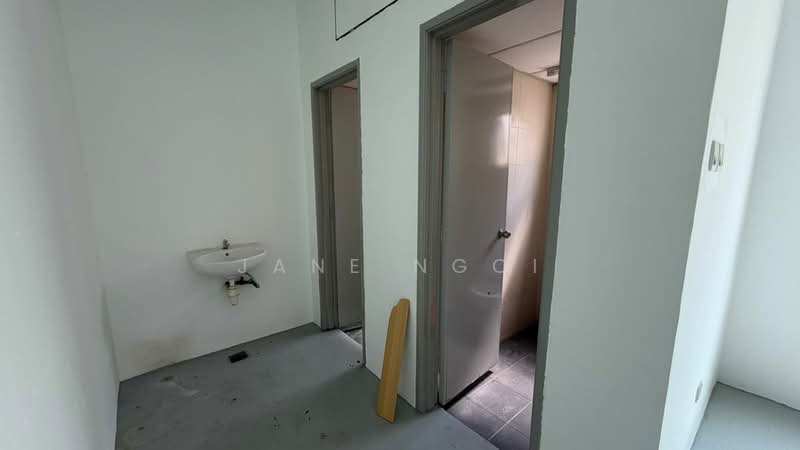 Shop for Rent in Taman Tampoi Indah (Tampoi) - Jane Ngoi - Bathroom - PropertyGuru.com.my