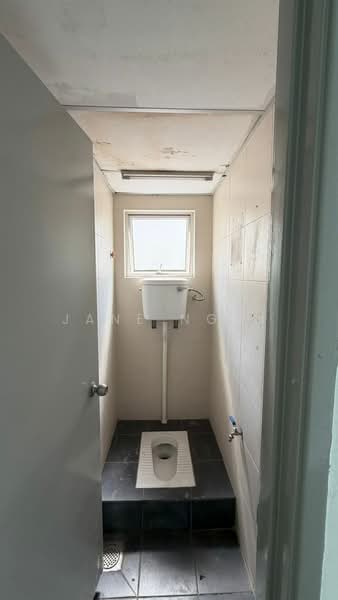 Shop for Rent in Taman Tampoi Indah (Tampoi) - Jane Ngoi - Bathroom - PropertyGuru.com.my