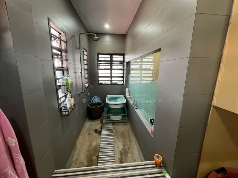 Semi-Detached House for Sale in Tampoi (Johor) - Marcus Thye - Bathroom - PropertyGuru.com.my