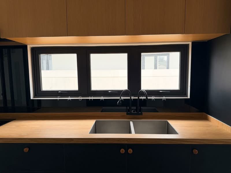 Semi-Detached House for Rent in Cyber 10 (Cyberjaya) - Fasha Atyra - Kitchen - PropertyGuru.com.my