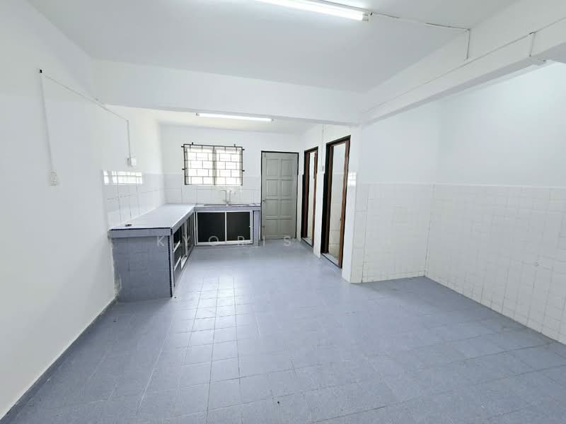 Rumah Teres 2 Tingkat untuk Dijual di Taman Rinting (Masai) - Kyoris Loh - Kitchen - PropertyGuru.com.my