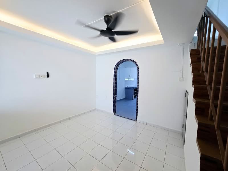 Rumah Teres 2 Tingkat untuk Dijual di Taman Rinting (Masai) - Kyoris Loh - Living Room - PropertyGuru.com.my