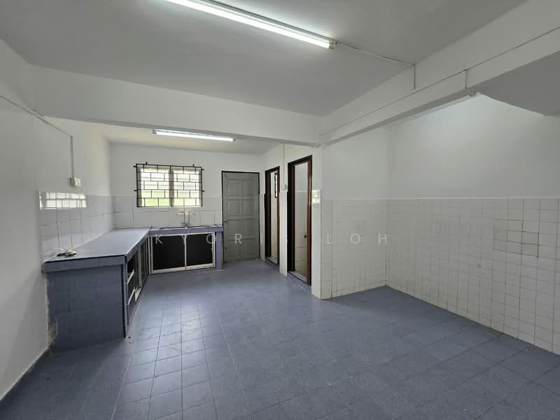 Rumah Teres 2 Tingkat untuk Dijual di Taman Rinting (Masai) - Kyoris Loh - Kitchen - PropertyGuru.com.my