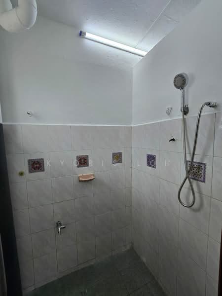 Rumah Teres 2 Tingkat untuk Dijual di Taman Rinting (Masai) - Kyoris Loh - Bathroom - PropertyGuru.com.my