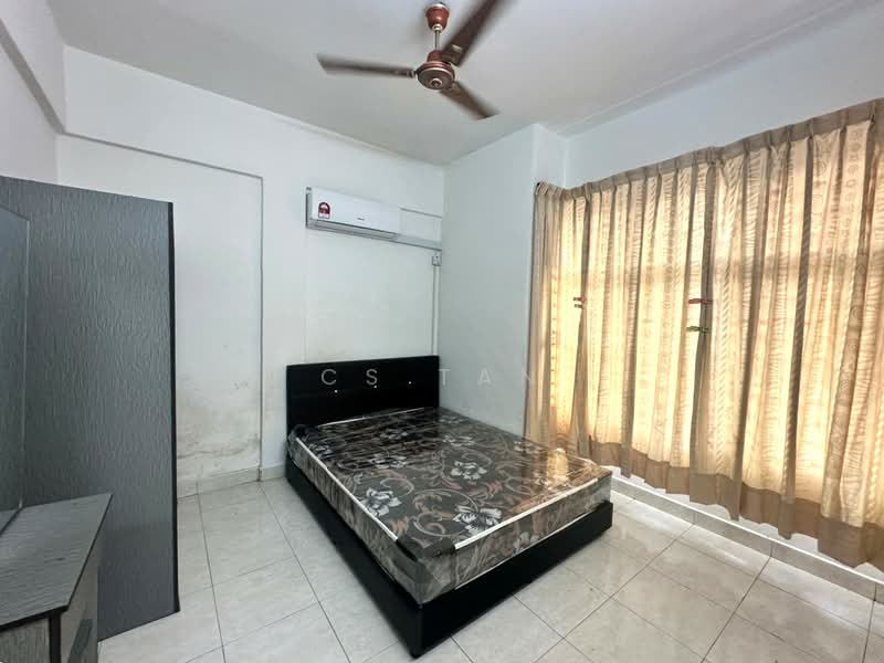 Pangsapuri untuk Disewa di Nusa Bestari Shoplot Apartment - CS Tan - Bedroom - PropertyGuru.com.my