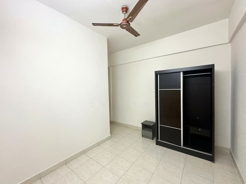 Pangsapuri untuk Disewa di Nusa Bestari Shoplot Apartment - CS Tan - Bedroom - PropertyGuru.com.my