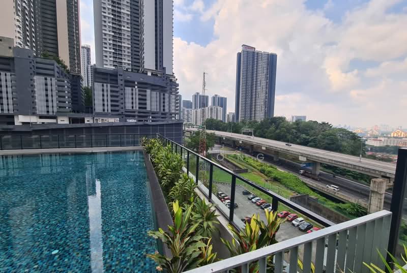 Servis Apartment untuk Disewa di Quinn Residence - JK Leong - Pool - PropertyGuru.com.my
