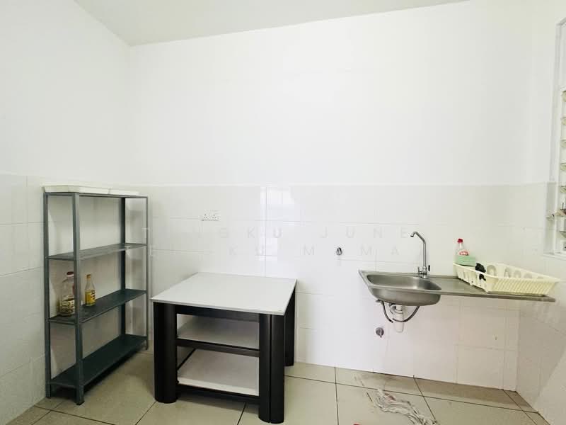 Kondominium untuk Dijual di Dwiputra Residences - Tengku June Tengku Mamat - Kitchen - PropertyGuru.com.my