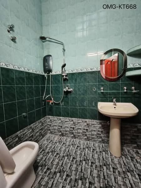 2-storey Terraced House for Sale in Taman Bayu Perdana (Klang) - Tom Lee - Bathroom - PropertyGuru.com.my