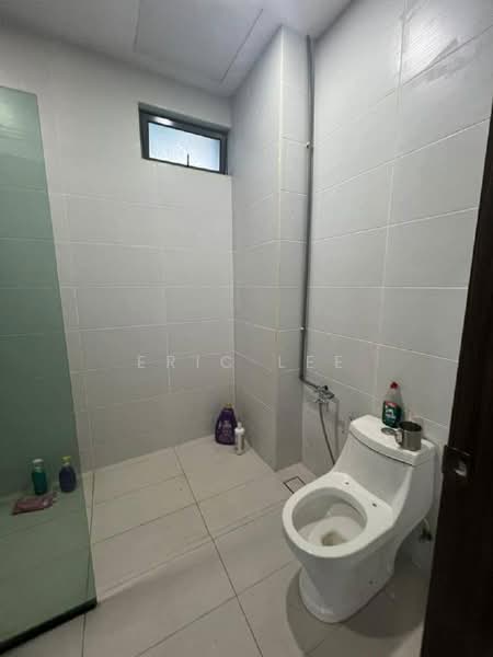 Semi-Detached House for Sale in Taman Bukit Skudai (Skudai) - Eric Lee - Bathroom - PropertyGuru.com.my