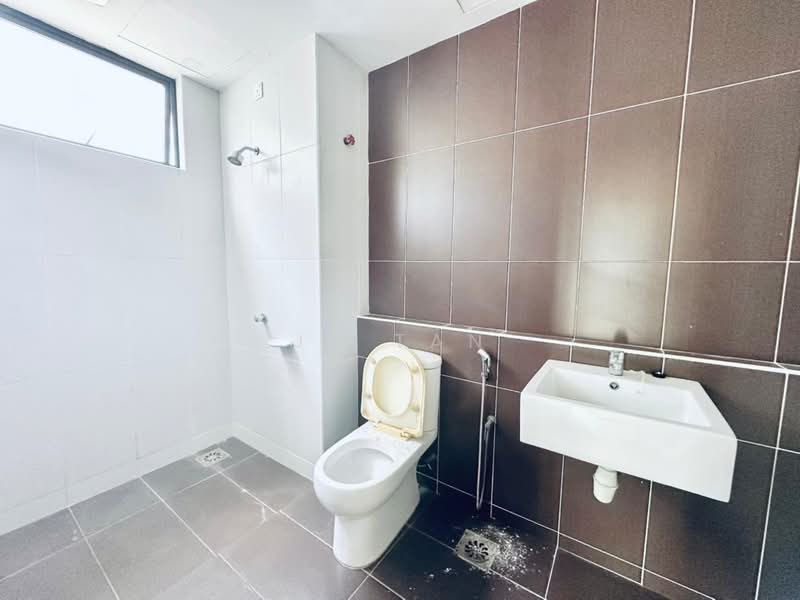 Service Residence for Sale at The Garden Residences - JY Tan - Bathroom - PropertyGuru.com.my