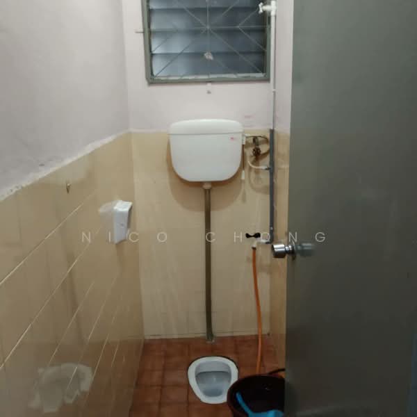 1-storey Terraced House for Sale in Taman Johor Jaya (Johor Bahru) - Nico Chong - Bathroom - PropertyGuru.com.my