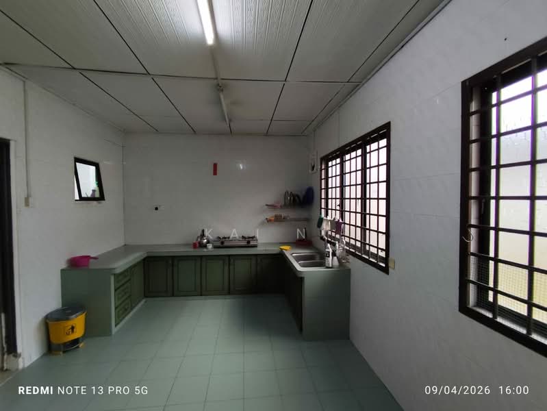 Rumah Teres 1 Tingkat untuk Disewa di Taman Century (Johor Bahru) - Kai Ni - Kitchen - PropertyGuru.com.my
