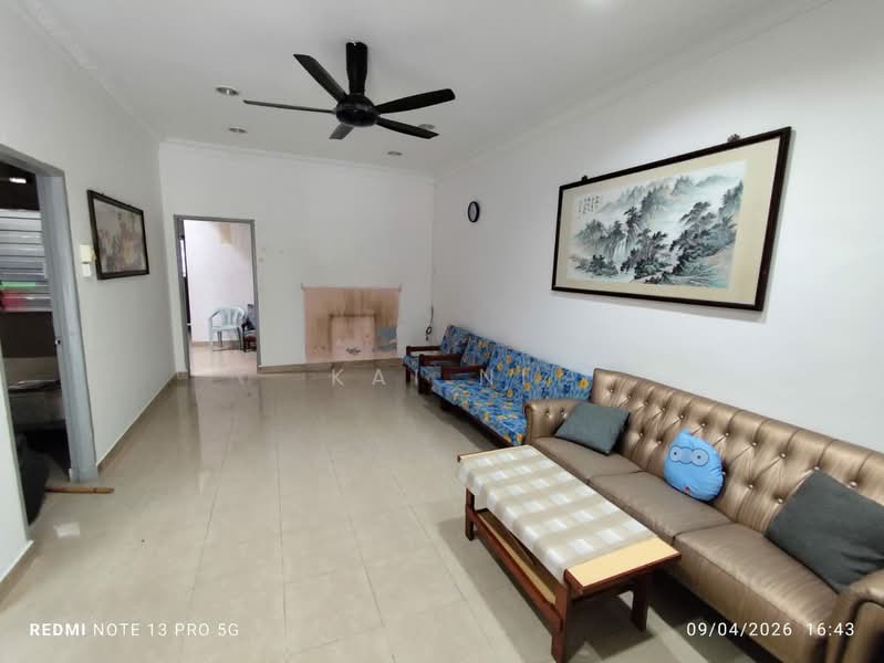 Rumah Teres 1 Tingkat untuk Disewa di Taman Century (Johor Bahru) - Kai Ni - Living Room - PropertyGuru.com.my