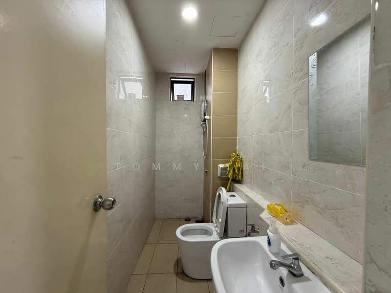 Service Residence for Sale at D'Summit Residences - Tommy Tai - Bathroom - PropertyGuru.com.my