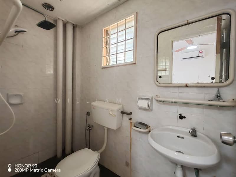 Apartment for Sale at Pangsapuri Sri Kemuning - William Yeoh - Bathroom - PropertyGuru.com.my