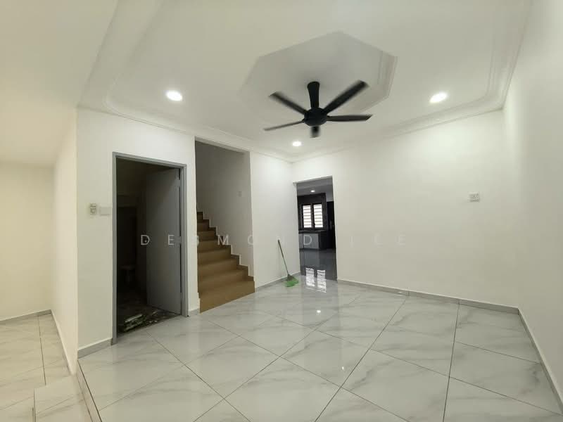 2-storey Terraced House for Sale in Taman Ungku Tun Aminah (Skudai) - Desmond Lee - Living Room - PropertyGuru.com.my