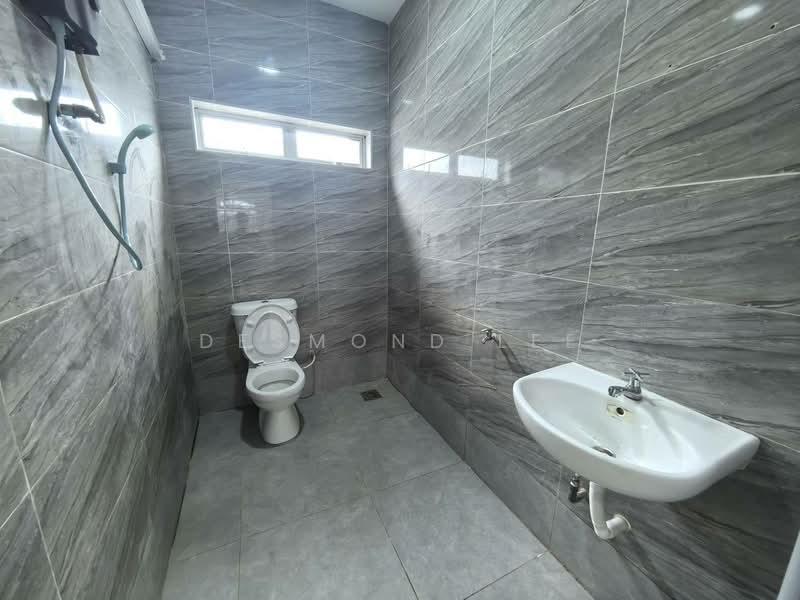 2-storey Terraced House for Sale in Taman Ungku Tun Aminah (Skudai) - Desmond Lee - Bathroom - PropertyGuru.com.my