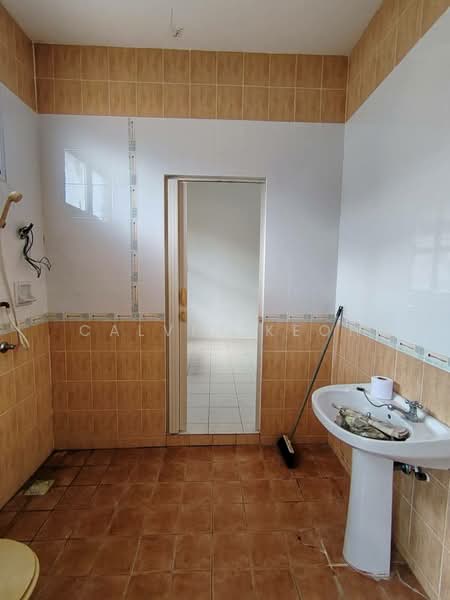 Semi-Detached House for Sale in Taman Sungai Ara (Sungai Ara) - Calvin Keoh - Bathroom - PropertyGuru.com.my